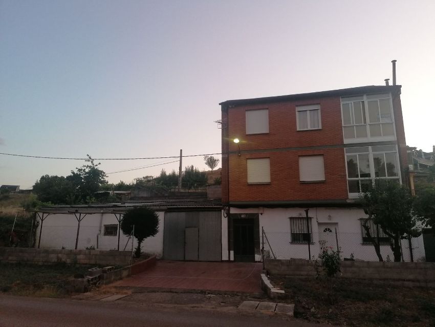 Casa o chalet independiente en venta en carretera puebla de sanabria, 108