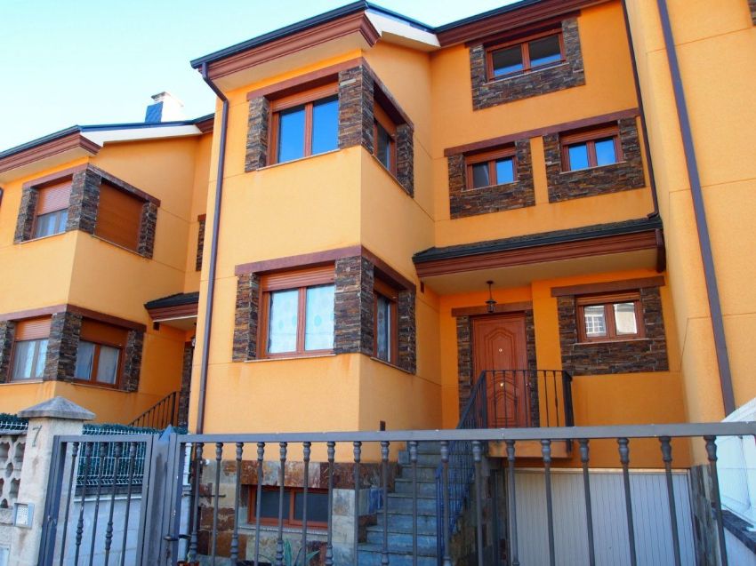 Chalet adosado en venta en Cuatrovientos