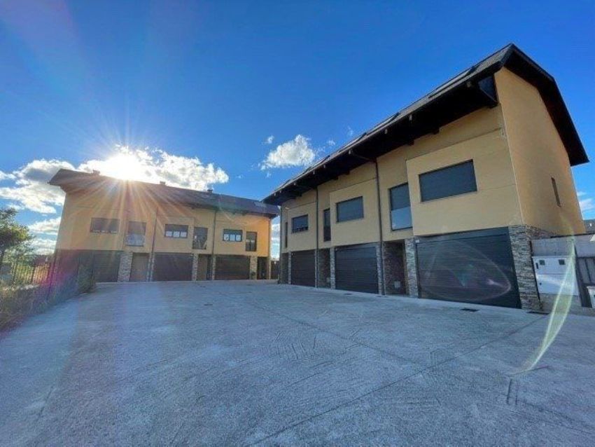 Chalet adosado en venta en Dehesas